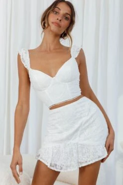 Quincy Flounce Hem Floral Embroidery Mini Skirt White 11 Quincy Flounce Hem Floral Embroidery Mini Skirt White -Selfie Leslie Shop 63220B S WHITE 2