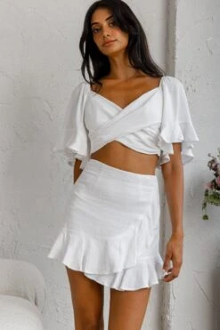 Hand In Mine Crossover Bodice Bell Sleeve Crop Top White 17 Hand In Mine Crossover Bodice Bell Sleeve Crop Top White -Selfie Leslie Shop CM1405B01 T 20WHITE 8