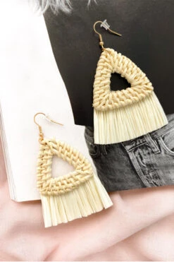 Koko Woven Triangle Straw Earrings Natural -Selfie Leslie Shop ER00039 NATURAL 2