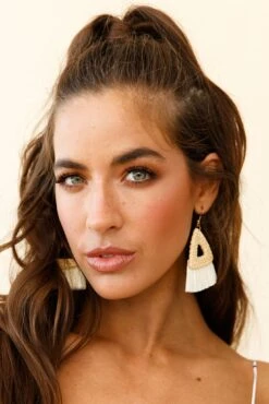 Koko Woven Triangle Straw Earrings Natural -Selfie Leslie Shop ER00039 NATURAL 3