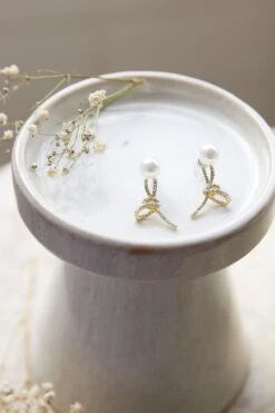 Carrie Crystal Knot Pearl Earrings Gold -Selfie Leslie Shop ER00050 20GOLD 2