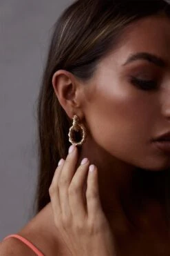 Melrose Twisted Oval Earrings Gold 9 Melrose Twisted Oval Earrings Gold -Selfie Leslie Shop ER00051 GOLD 5