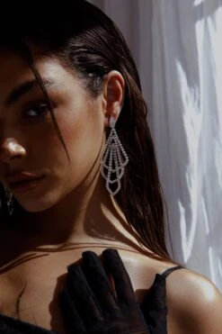 Evangelina Chandelier Earrings Silver 9 Evangelina Chandelier Earrings Silver -Selfie Leslie Shop ER00088 20SILVER 4