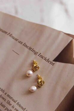 Le Jardin Flower Pearl Earrings Gold