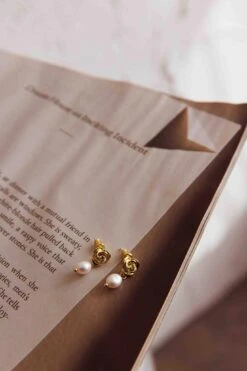 Le Jardin Flower Pearl Earrings Gold -Selfie Leslie Shop ER0155 20GOLD 7