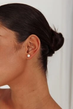 Tahyna Pearl Stud Earrings 9 Tahyna Pearl Stud Earrings -Selfie Leslie Shop ER0161 20PEARL 2