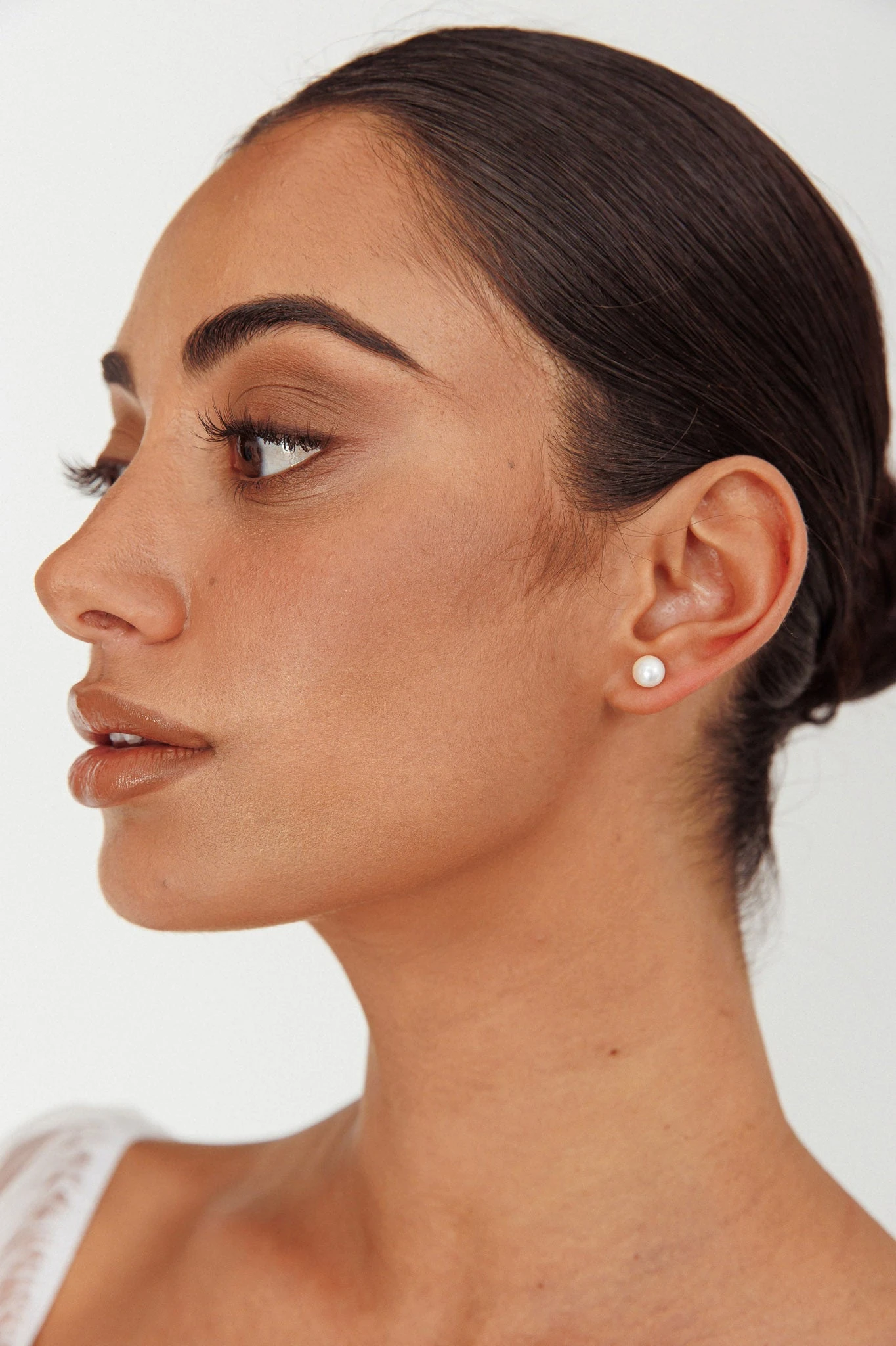 Tahyna Pearl Stud Earrings 4 Tahyna Pearl Stud Earrings - Image 2