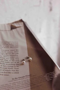 Tahyna Pearl Stud Earrings 10 Tahyna Pearl Stud Earrings -Selfie Leslie Shop ER0161 20PEARL 4