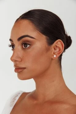 Tahyna Pearl Stud Earrings 11 Tahyna Pearl Stud Earrings -Selfie Leslie Shop ER0161 20PEARL 5