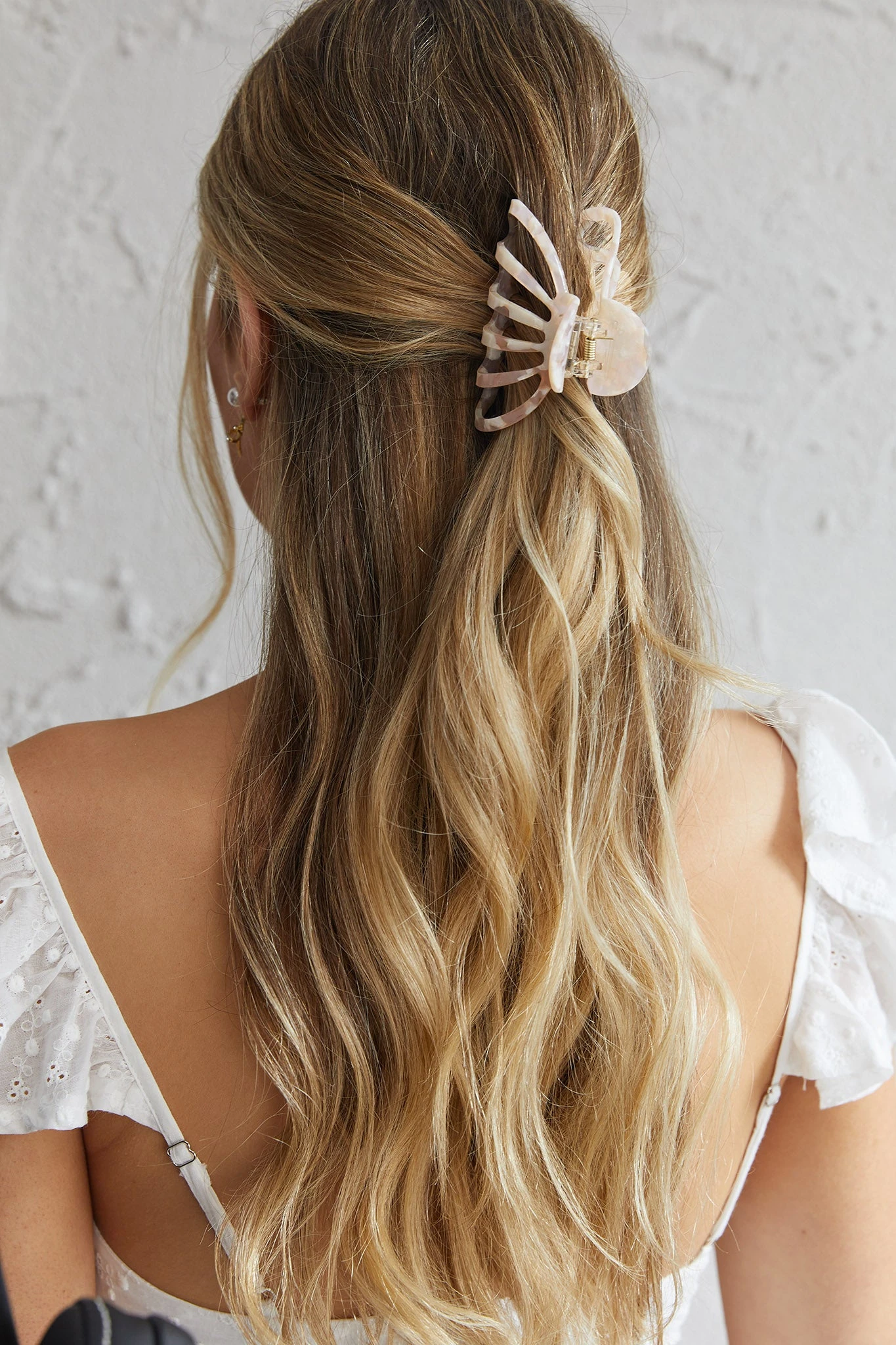 Malibu Shell Shape Clip Pink 4 Malibu Shell Shape Clip Pink - Image 2