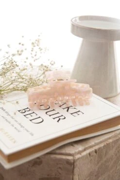 Missy Marbled Acrylic Clip Pink 6 Missy Marbled Acrylic Clip Pink -Selfie Leslie Shop HA00028 20PINK 3