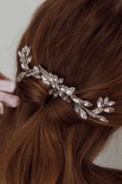 Flower & Crystal Hair Comb -Selfie Leslie Shop HA00044 20SILVER 2