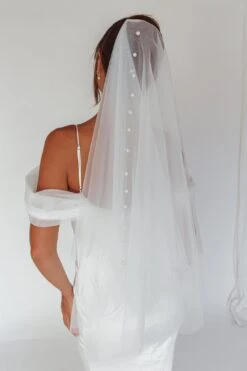 Marina Pearl Accent Veil White -Selfie Leslie Shop HA0079 20WHITE 9