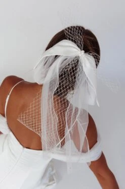 Esther Pearl & Bow Bridal Veil White