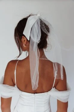 Esther Pearl & Bow Bridal Veil White -Selfie Leslie Shop HA0081 20WHITE 5