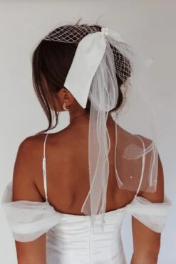 Esther Pearl & Bow Bridal Veil White -Selfie Leslie Shop HA0081 20WHITE 6