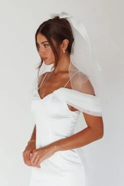 Evelyn Bow & Fishnet Bridal Veil White -Selfie Leslie Shop HA0083 20WHITE 5