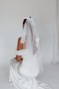 Evelyn Bow & Fishnet Bridal Veil White -Selfie Leslie Shop HA0083 20WHITE 7