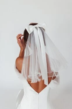 Florence Bow Bridal Veil White 14 Florence Bow Bridal Veil White -Selfie Leslie Shop HA0084 20WHITE 5