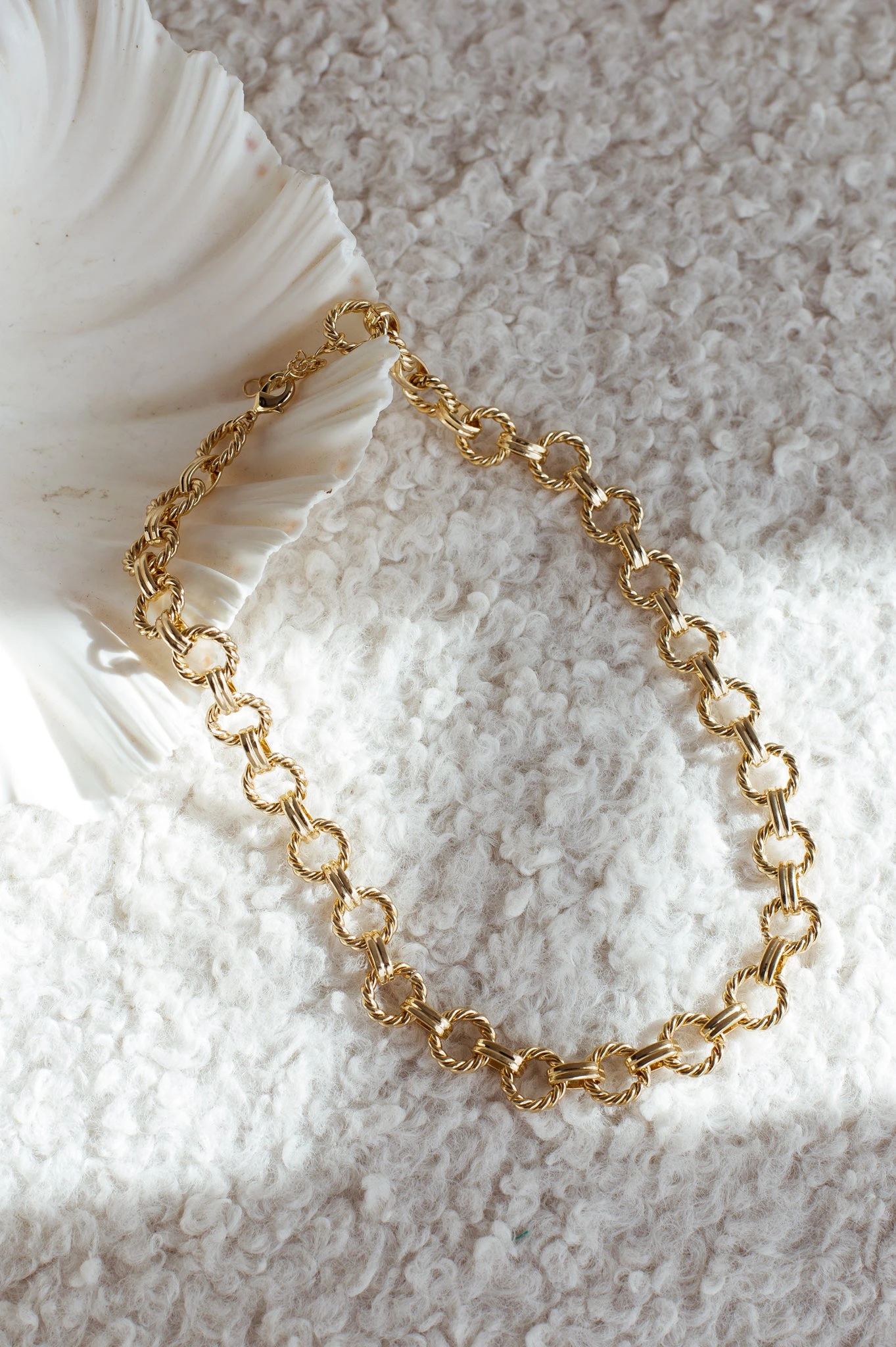 Tova Circle Link Necklace Gold 3 Tova Circle Link Necklace Gold