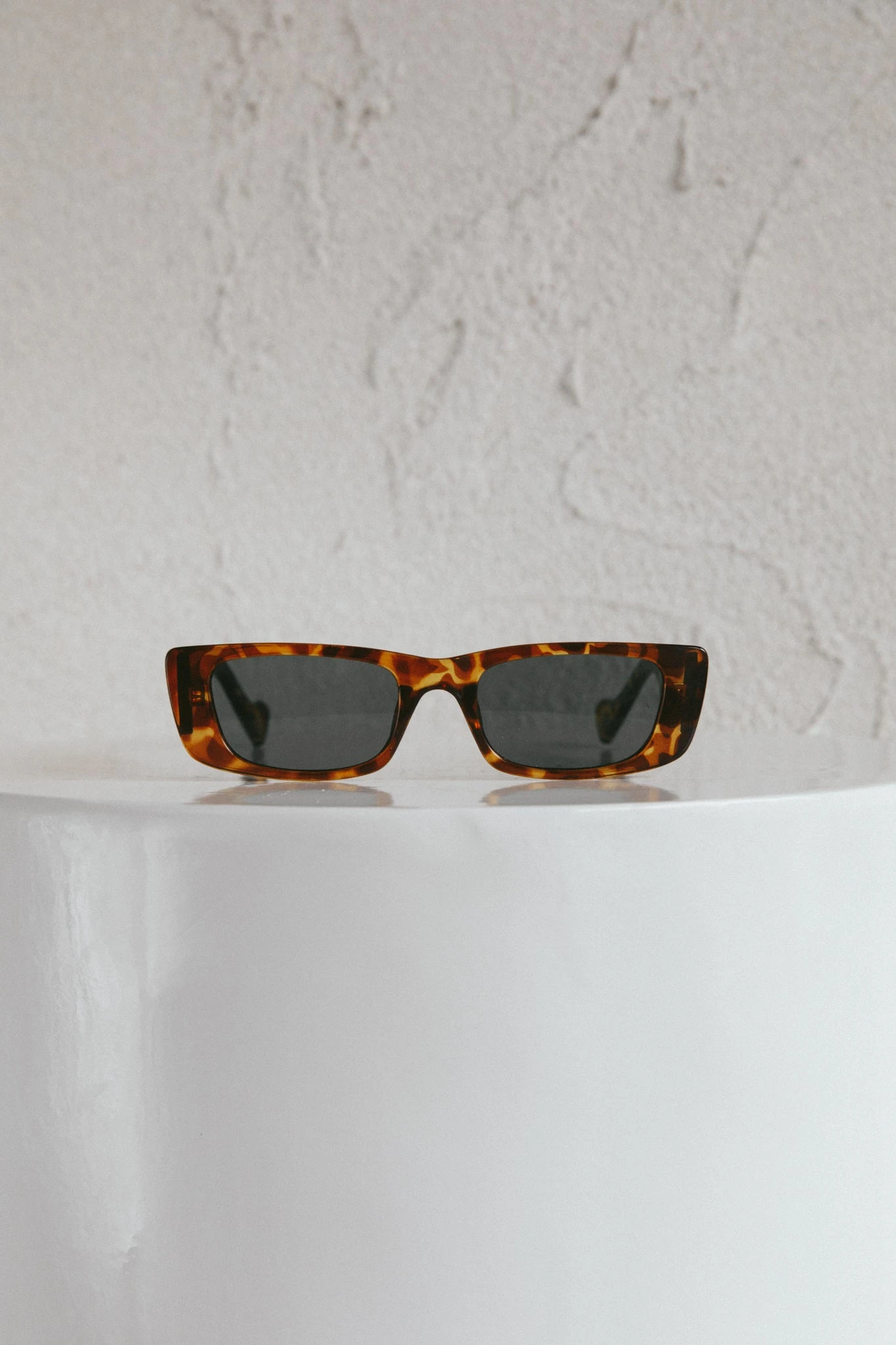 Monica Classic 90's Square Frame Sunglasses Tort 6 Monica Classic 90's Square Frame Sunglasses Tort - Image 4