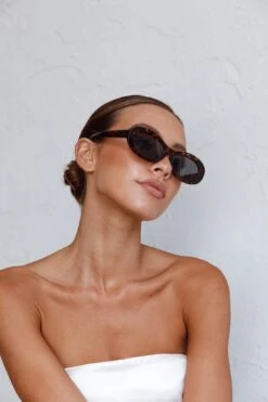 Riptide Oval Sunglasses Tort -Selfie Leslie Shop SG008TORT 4