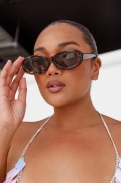 Riptide Oval Sunglasses Tort -Selfie Leslie Shop SG008TORT 5